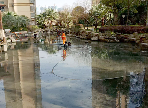 秀英景观池淤泥清理