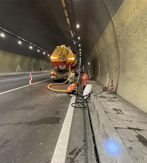 秀英隧道排水渠清淤